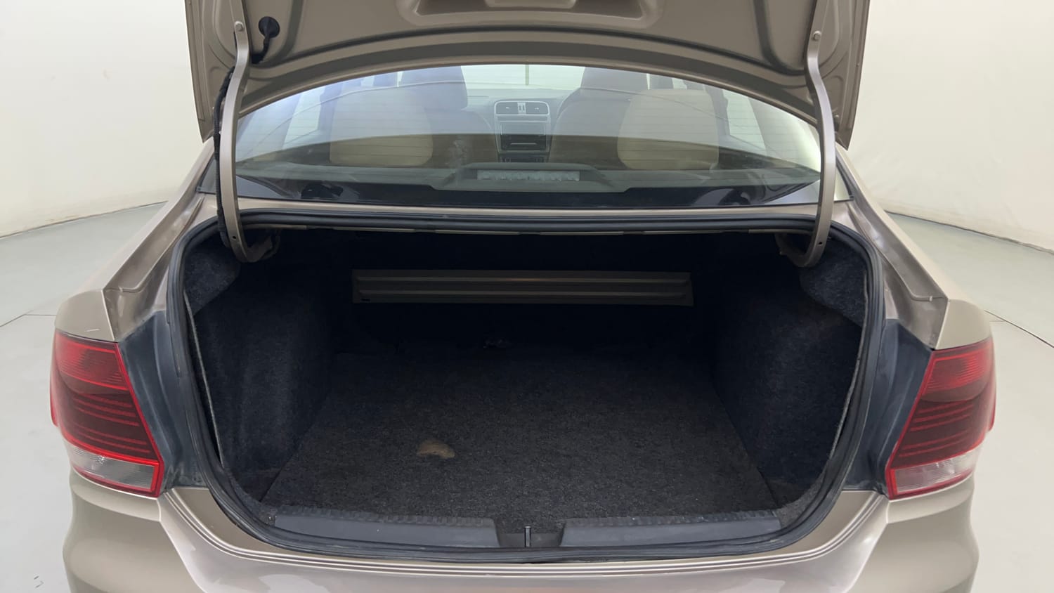 Used 2016 Volkswagen Vento Highline Petrol AT Petrol Automatic interior DICKY INSIDE VIEW