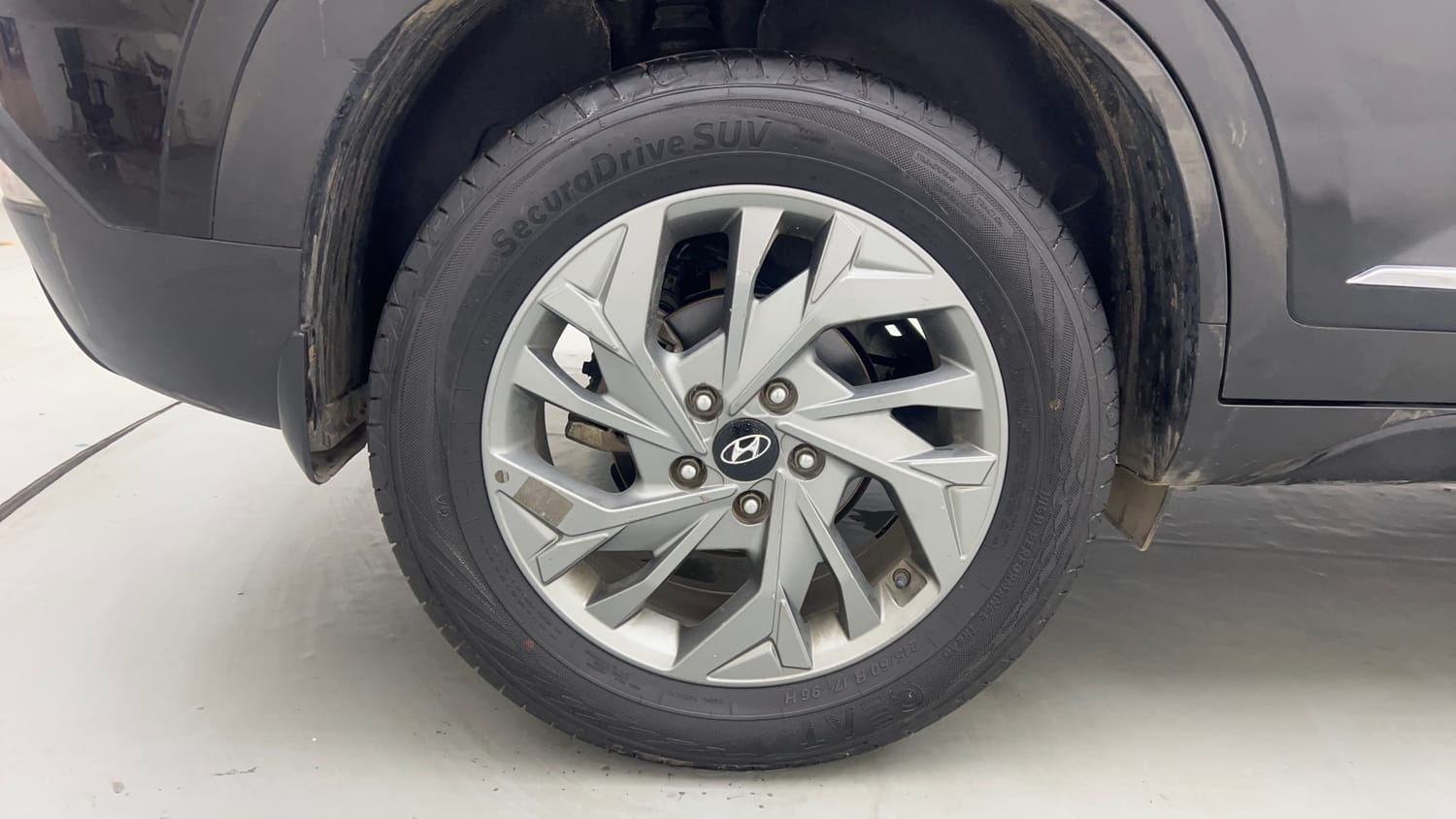 Used 2022 Hyundai Creta SX (O) 1.4 Turbo 7 DCT Petrol Automatic tyres RIGHT REAR TYRE RIM VIEW