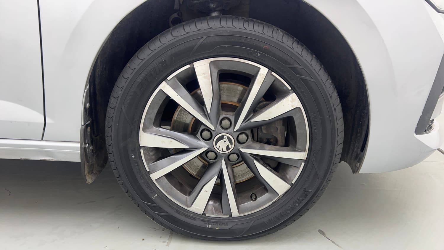 Used 2023 Skoda Slavia Style 1.5L TSI DSG Petrol Automatic tyres RIGHT FRONT TYRE RIM VIEW