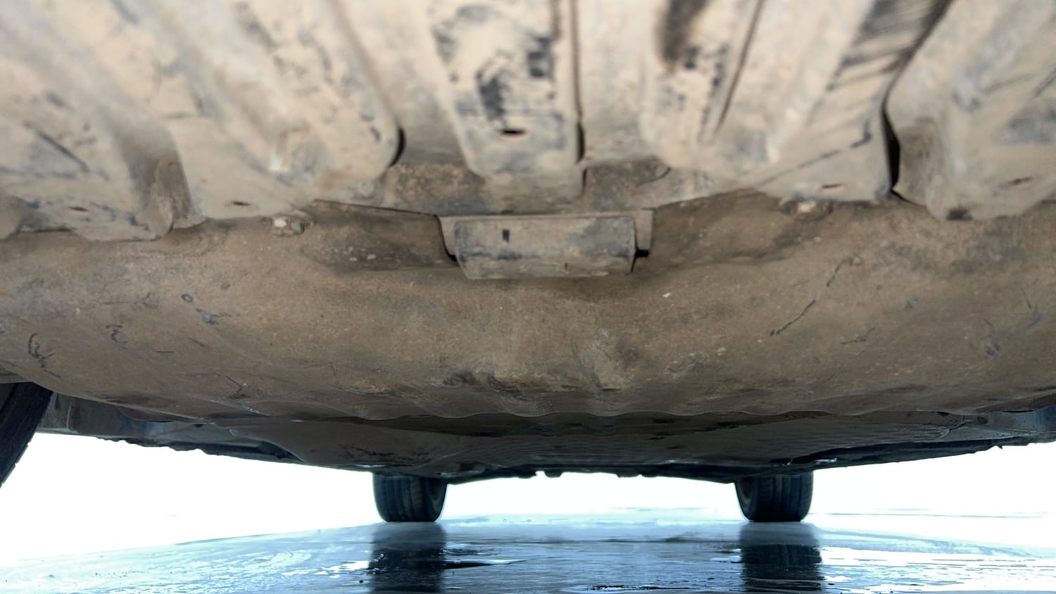 Used 2014 Mercedes-Benz E-Class E250 CDI Avantgarde Diesel Automatic extra FRONT LEFT UNDERBODY VIEW