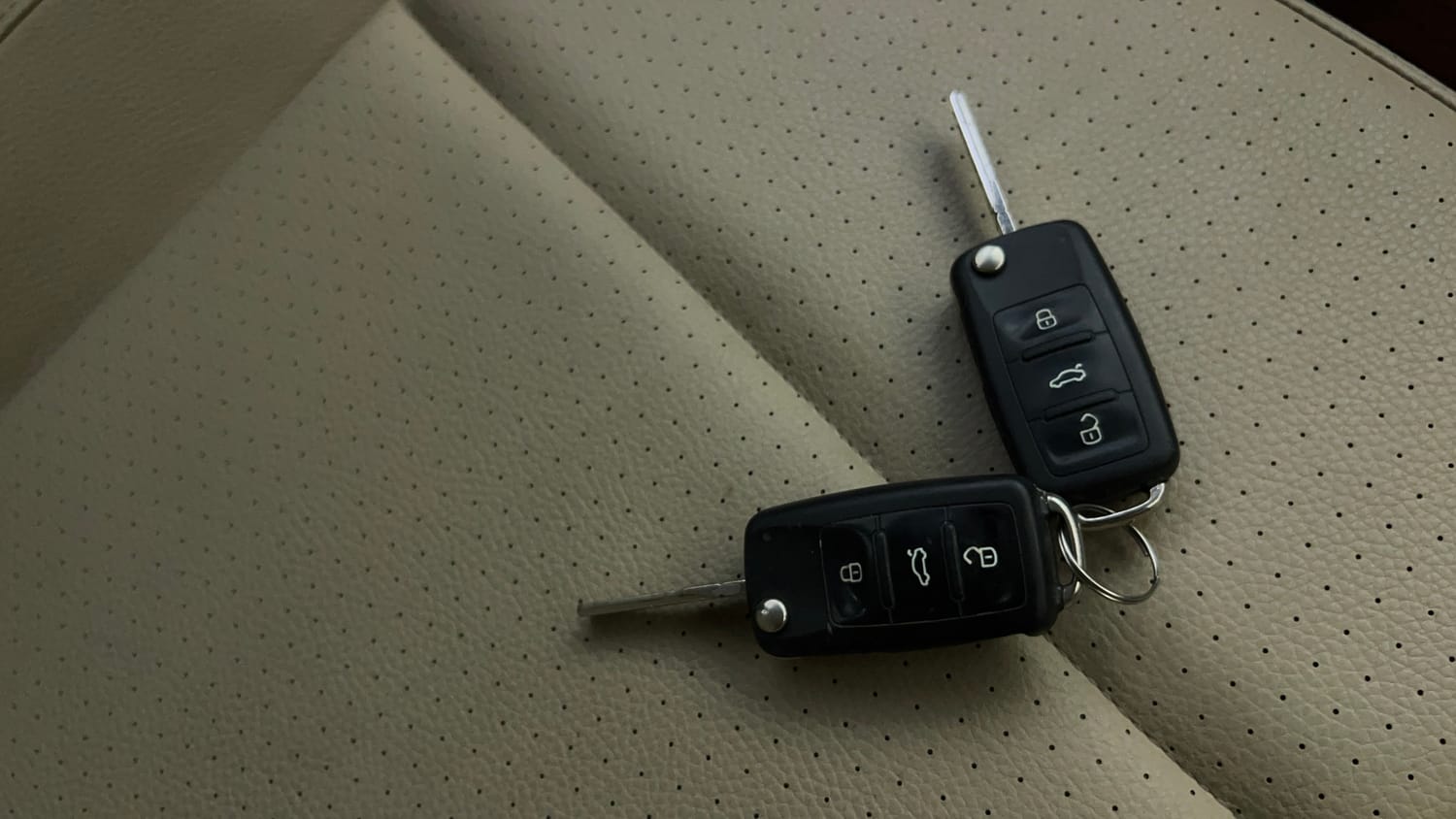 Used 2016 Volkswagen Vento Highline Petrol AT Petrol Automatic extra CAR KEY VIEW