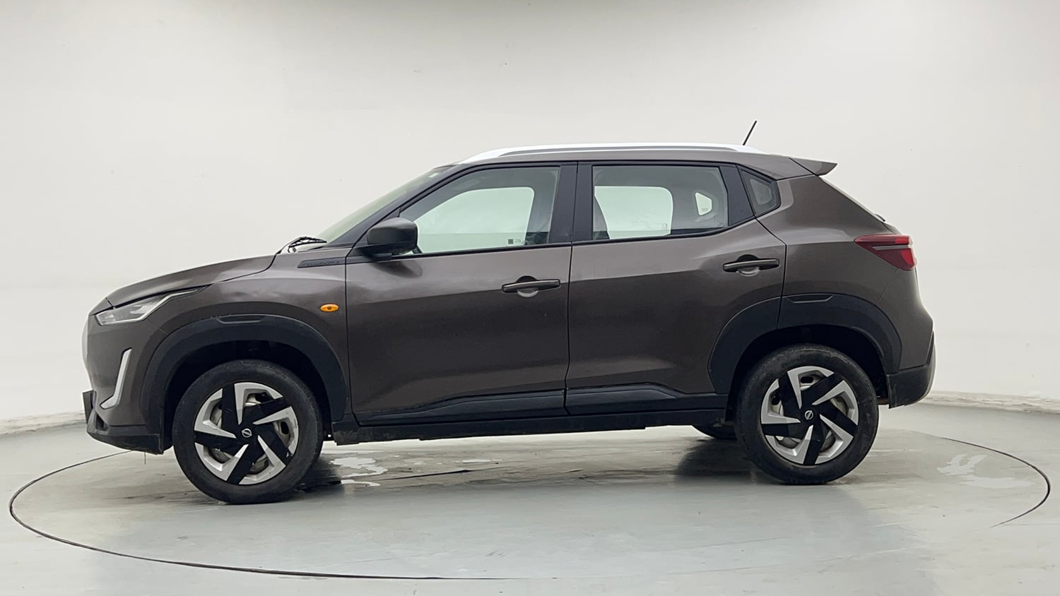 Used 2023 Nissan Magnite XE Petrol Manual exterior LEFT SIDE VIEW