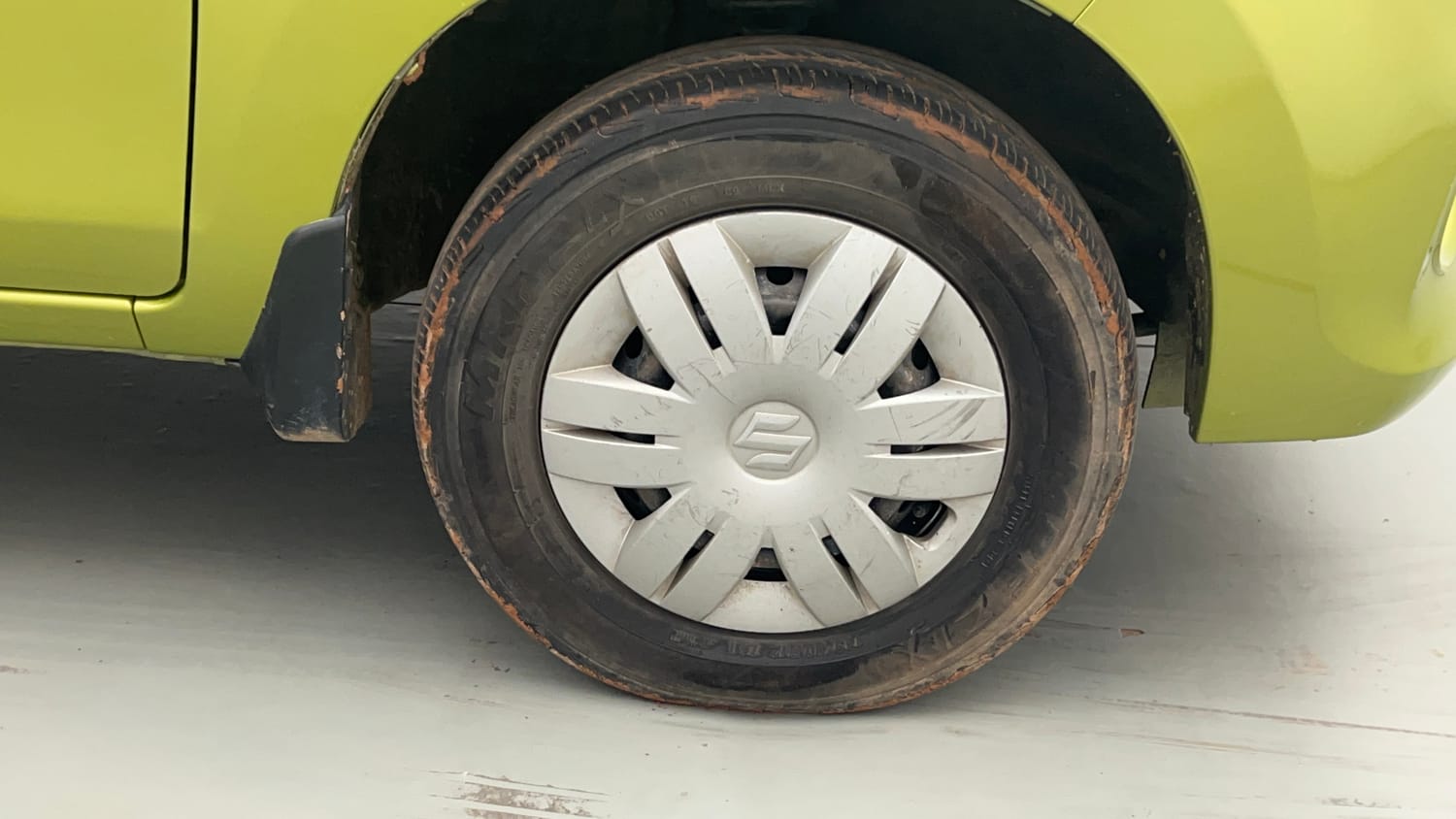 Used 2018 Maruti Suzuki Alto 800 [2016-2019] Utsav Edition Petrol Manual tyres RIGHT FRONT TYRE RIM VIEW