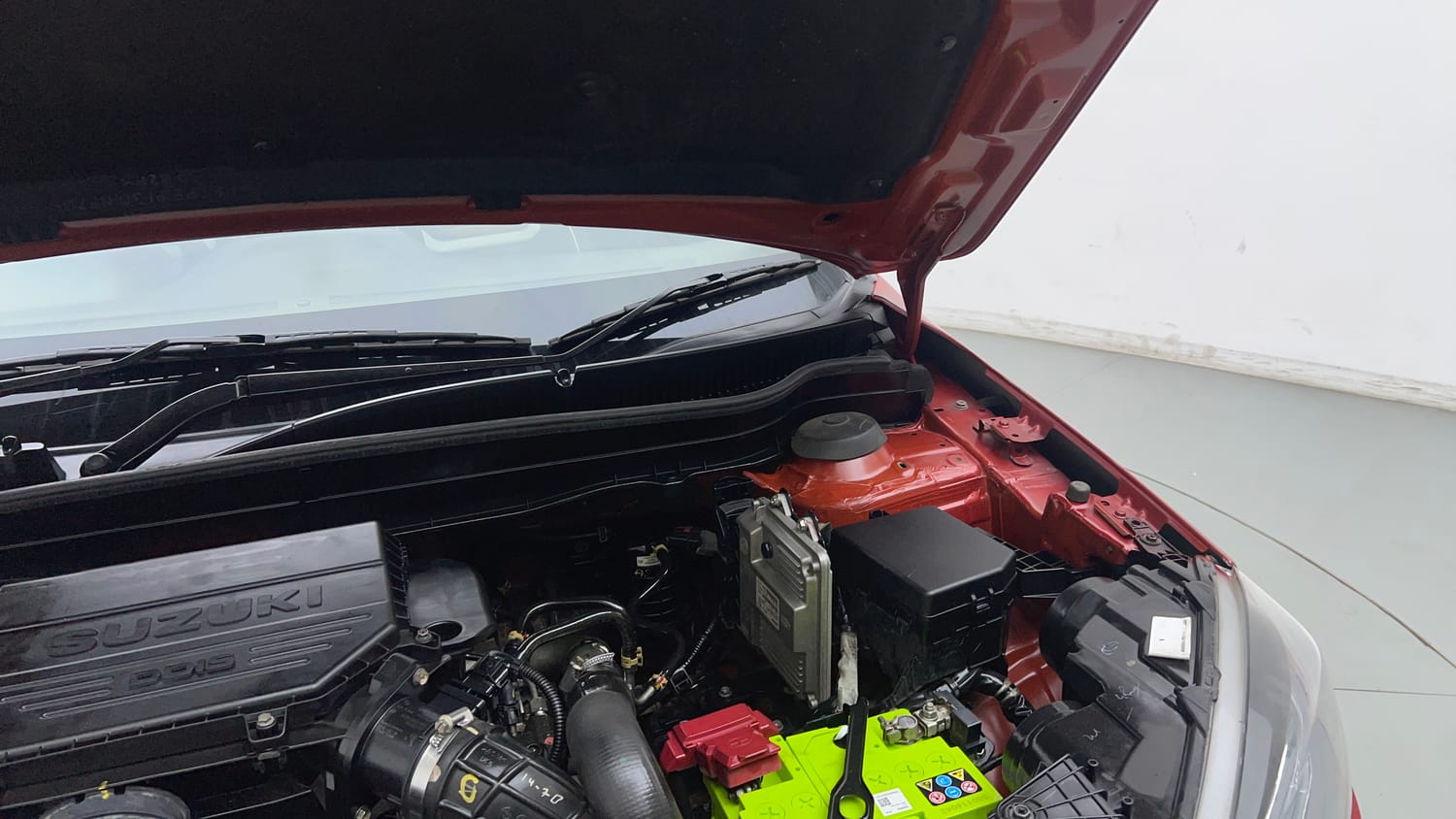 Used 2018 Maruti Suzuki Vitara Brezza ZDI Plus  Dual Tone Diesel Manual engine ENGINE LEFT SIDE HINGE & APRON VIEW