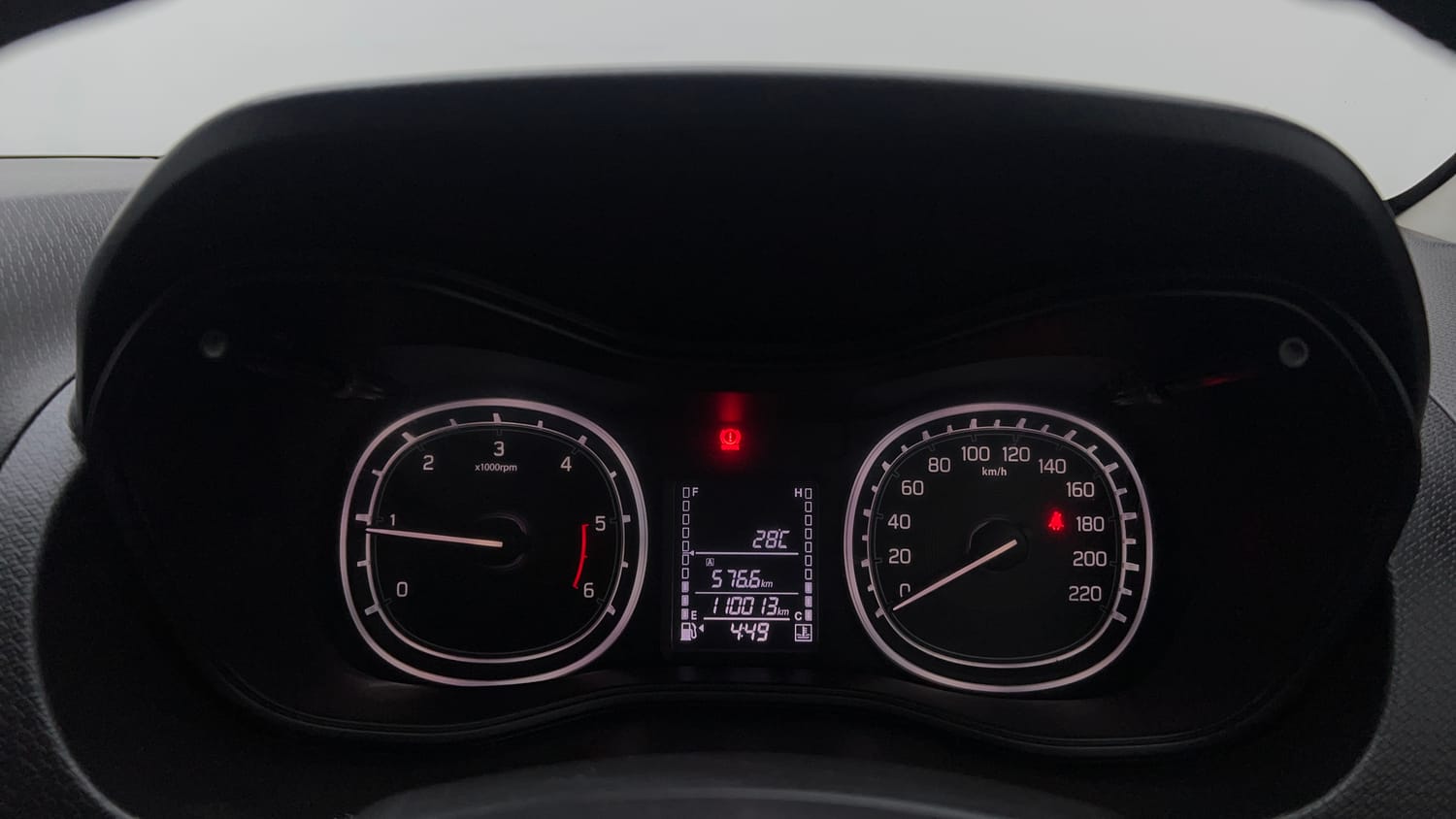 Used 2018 Maruti Suzuki Vitara Brezza ZDI Plus  Dual Tone Diesel Manual interior CLUSTERMETER VIEW