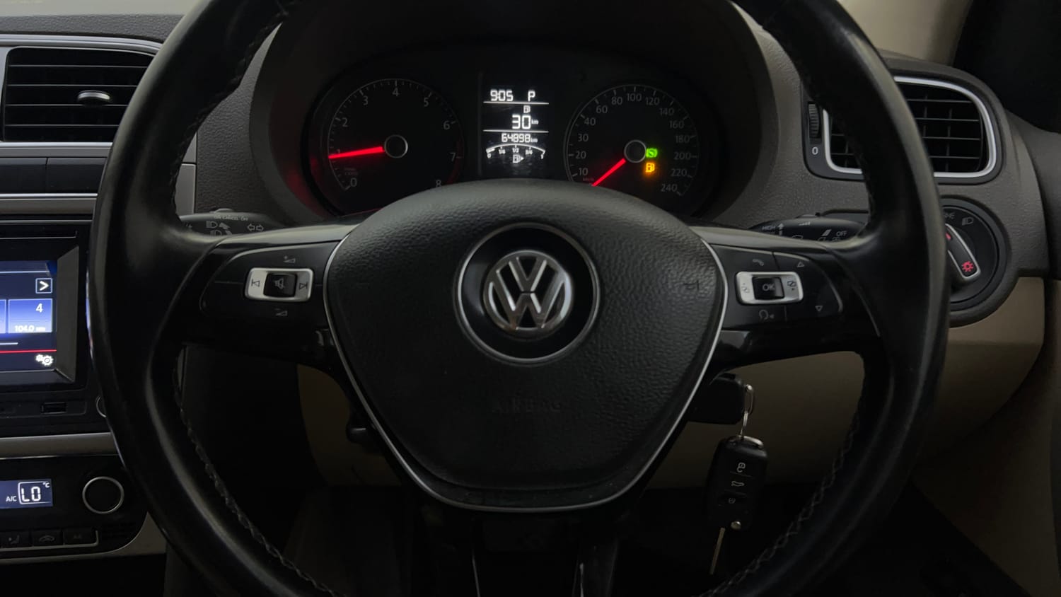 Used 2016 Volkswagen Vento Highline Petrol AT Petrol Automatic top_features Airbags