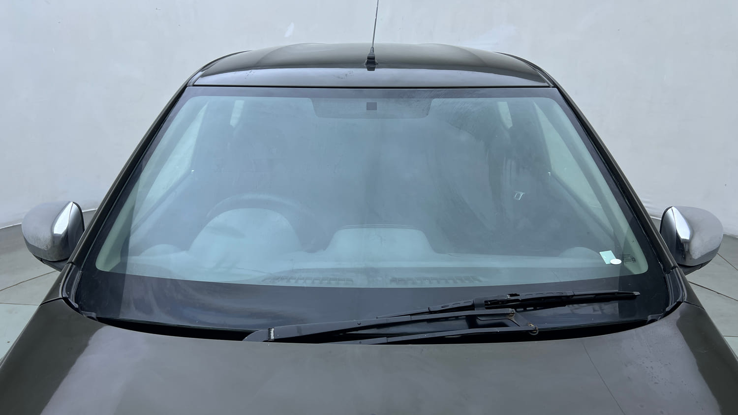 Used 2017 Renault Kwid 1.0 RXT Petrol Manual exterior FRONT WINDSHIELD VIEW