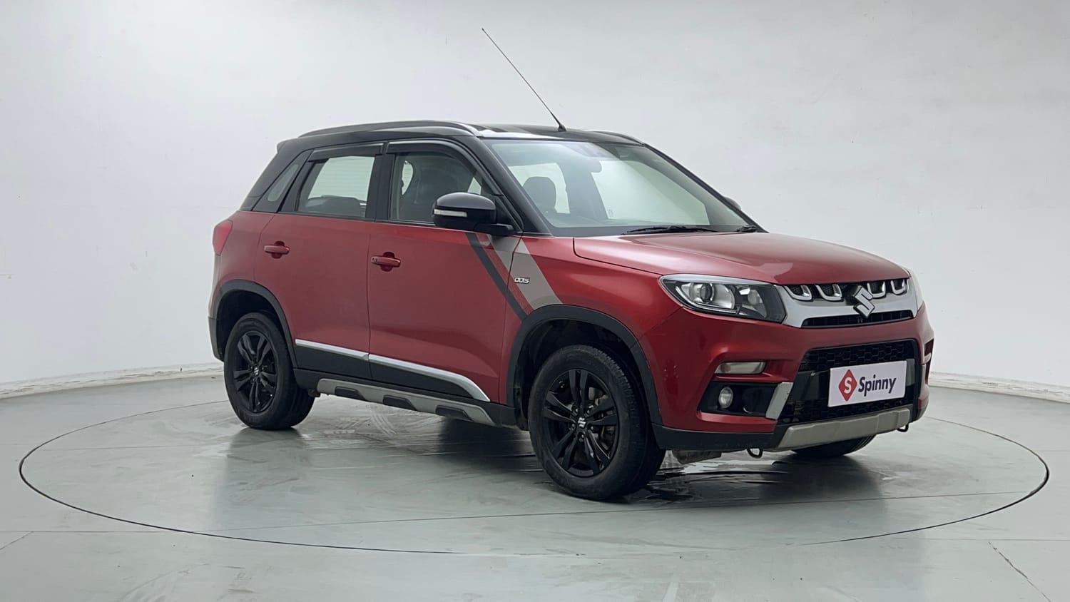 Used 2018 Maruti Suzuki Vitara Brezza ZDI Plus  Dual Tone Diesel Manual exterior RIGHT FRONT CORNER VIEW