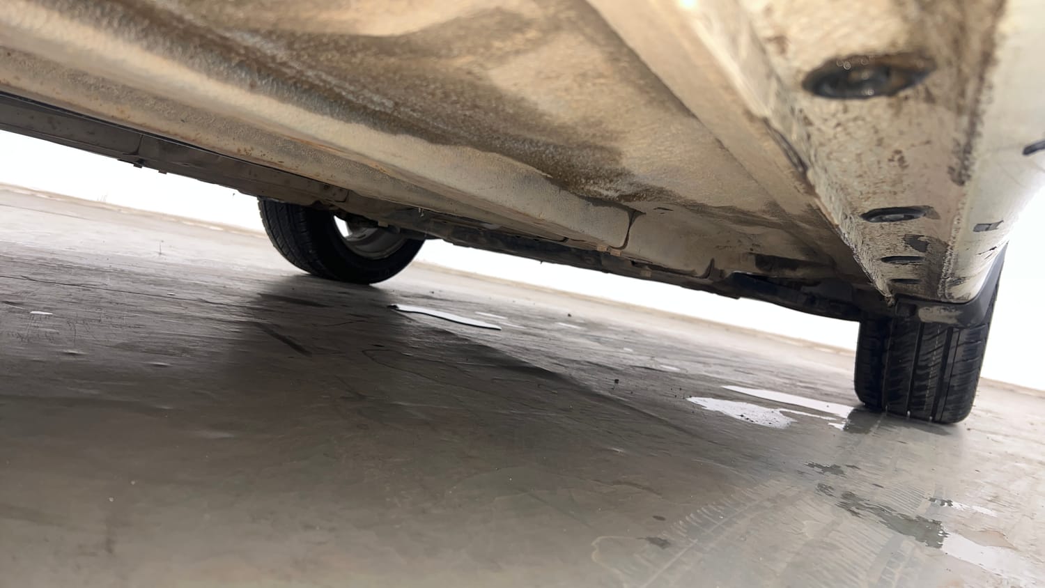 Used 2015 Hyundai Elite i20 Asta 1.2 Petrol Manual extra REAR RIGHT UNDERBODY VIEW