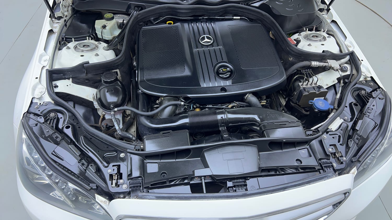 Used 2014 Mercedes-Benz E-Class E250 CDI Avantgarde Diesel Automatic engine ENGINE RIGHT SIDE VIEW