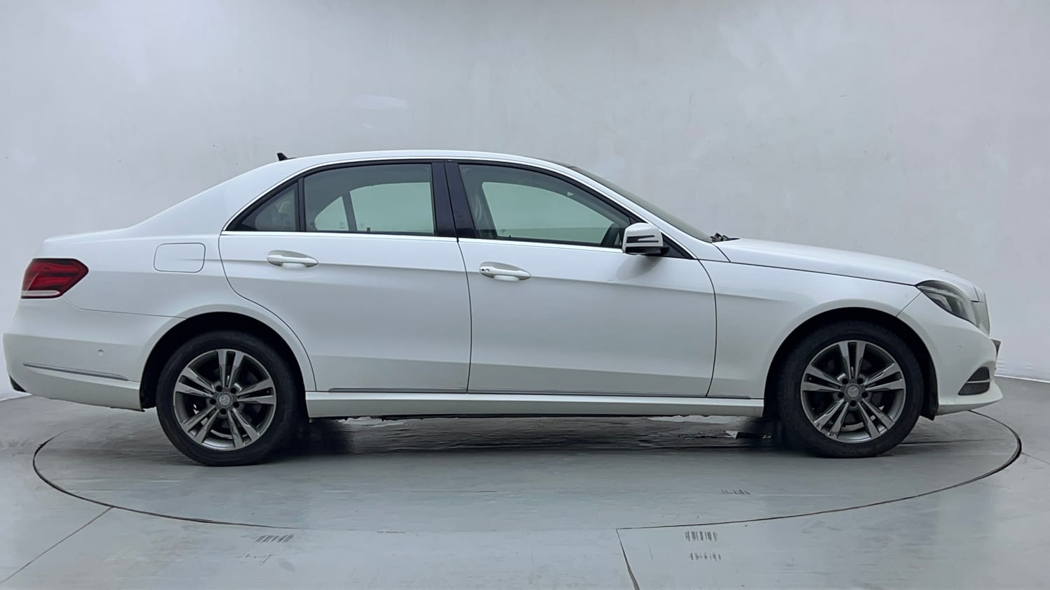 Used 2014 Mercedes-Benz E-Class E250 CDI Avantgarde Diesel Automatic exterior RIGHT SIDE VIEW