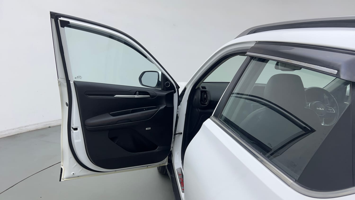 Used 2022 Kia Sonet GTX Plus 1.5 AT Diesel Automatic interior LEFT FRONT DOOR OPEN VIEW