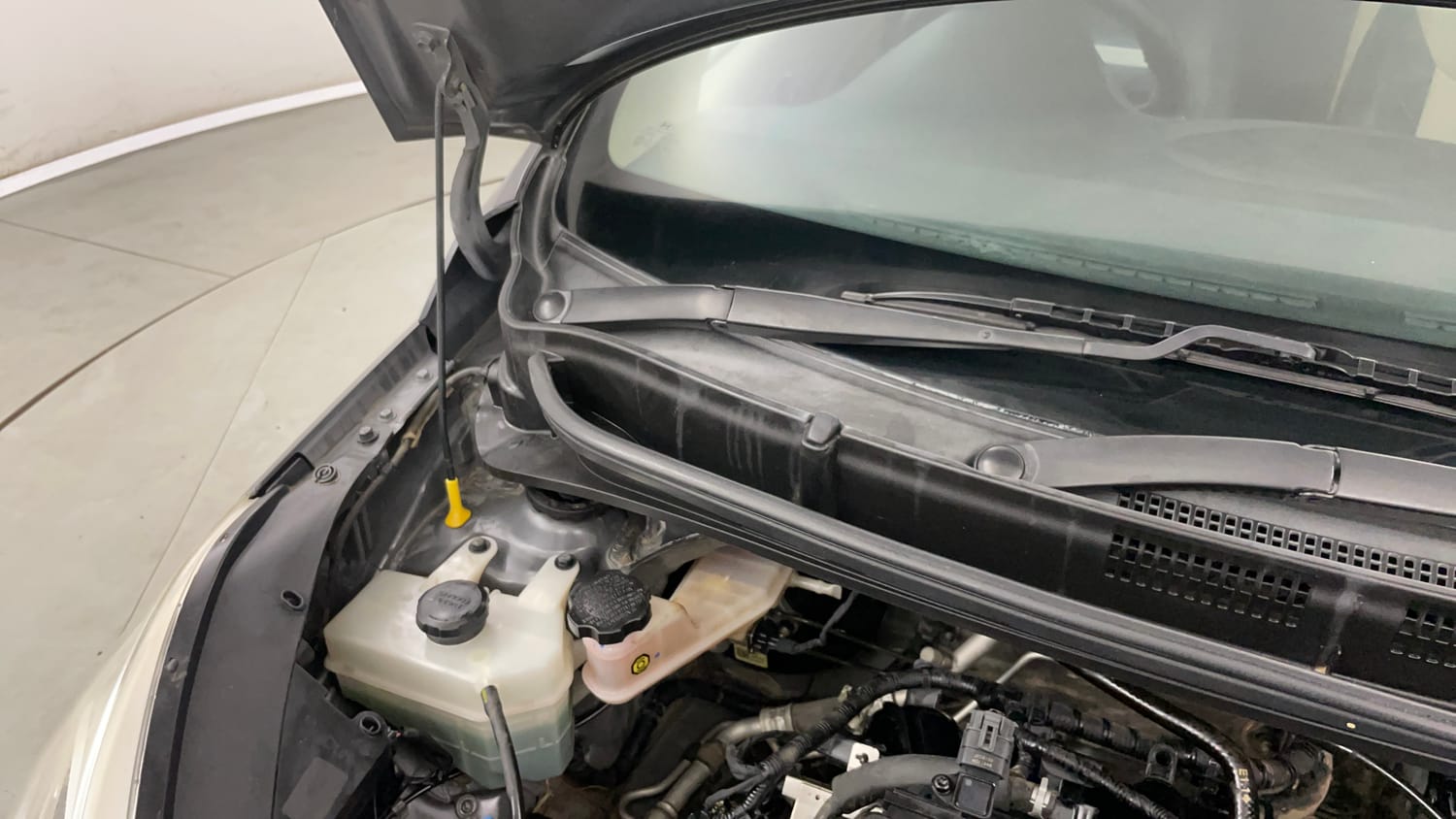 Used 2019 Hyundai Santro Sportz Petrol Manual engine ENGINE RIGHT SIDE HINGE & APRON VIEW