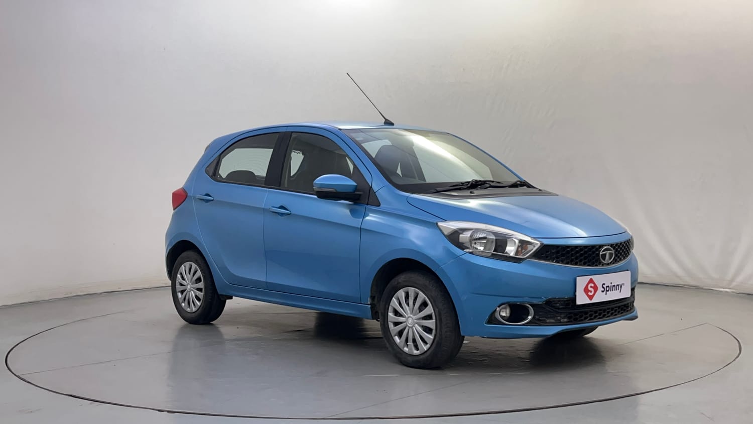 Used 2017 Tata Tiago Revotron XZ Petrol Manual exterior RIGHT FRONT CORNER VIEW