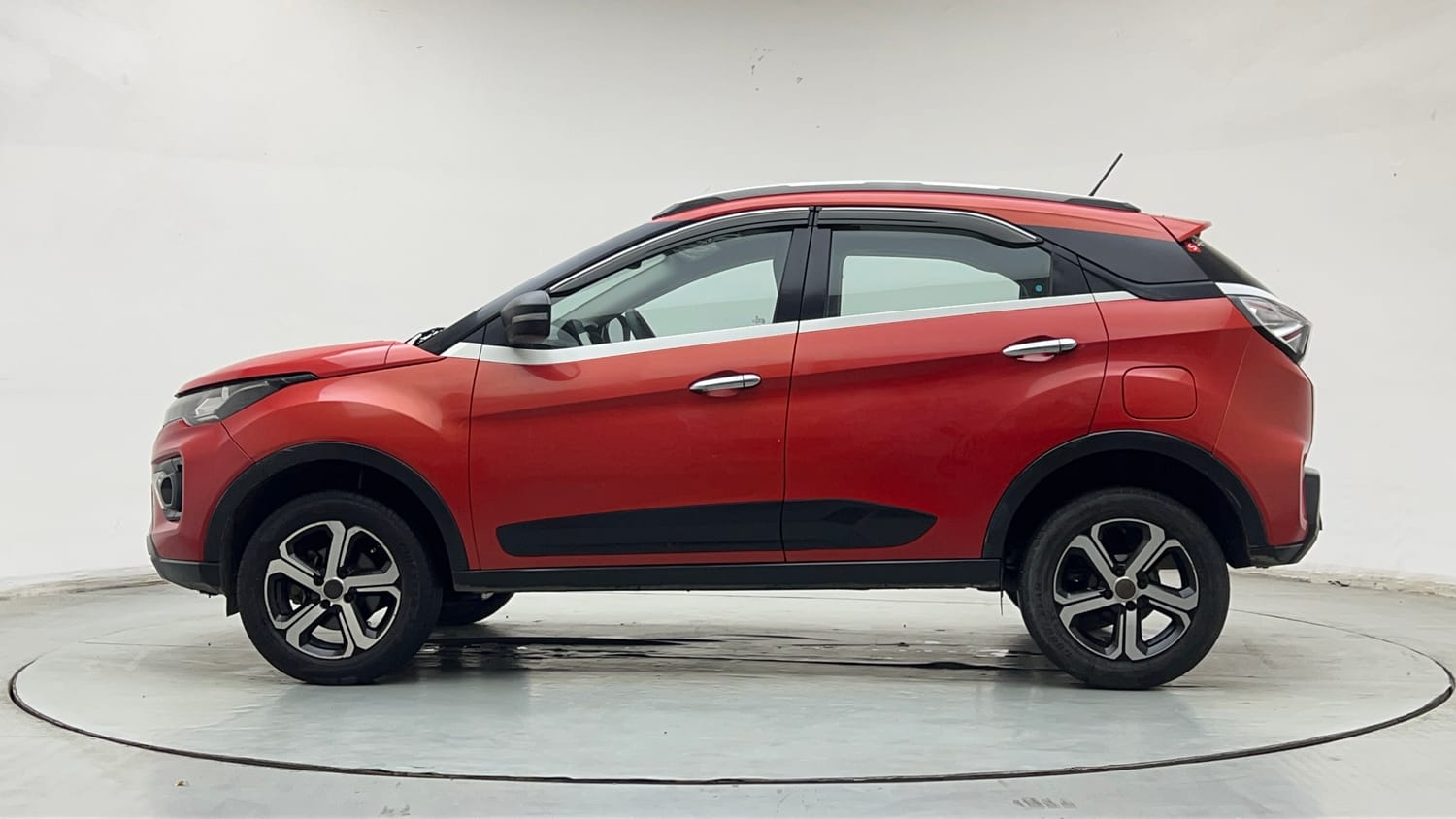 Used 2022 Tata Nexon XMA (S) Petrol Automatic exterior LEFT SIDE VIEW