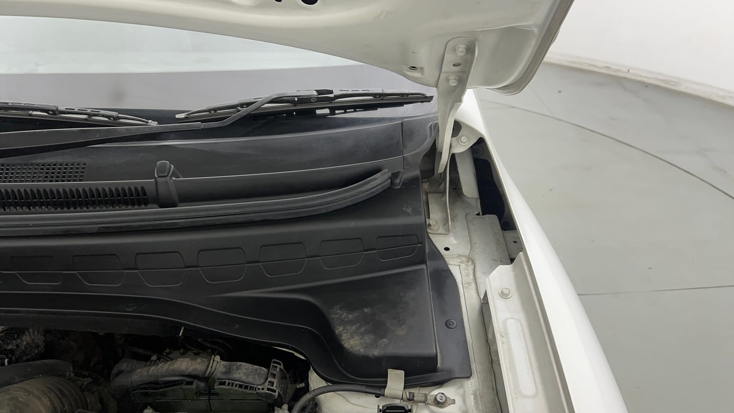Used 2022 Kia Sonet GTX Plus 1.5 AT Diesel Automatic engine ENGINE LEFT SIDE HINGE & APRON VIEW