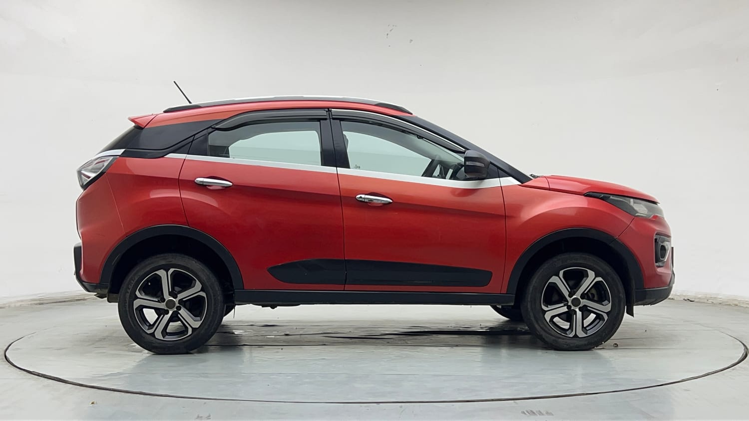 Used 2022 Tata Nexon XMA (S) Petrol Automatic exterior RIGHT SIDE VIEW