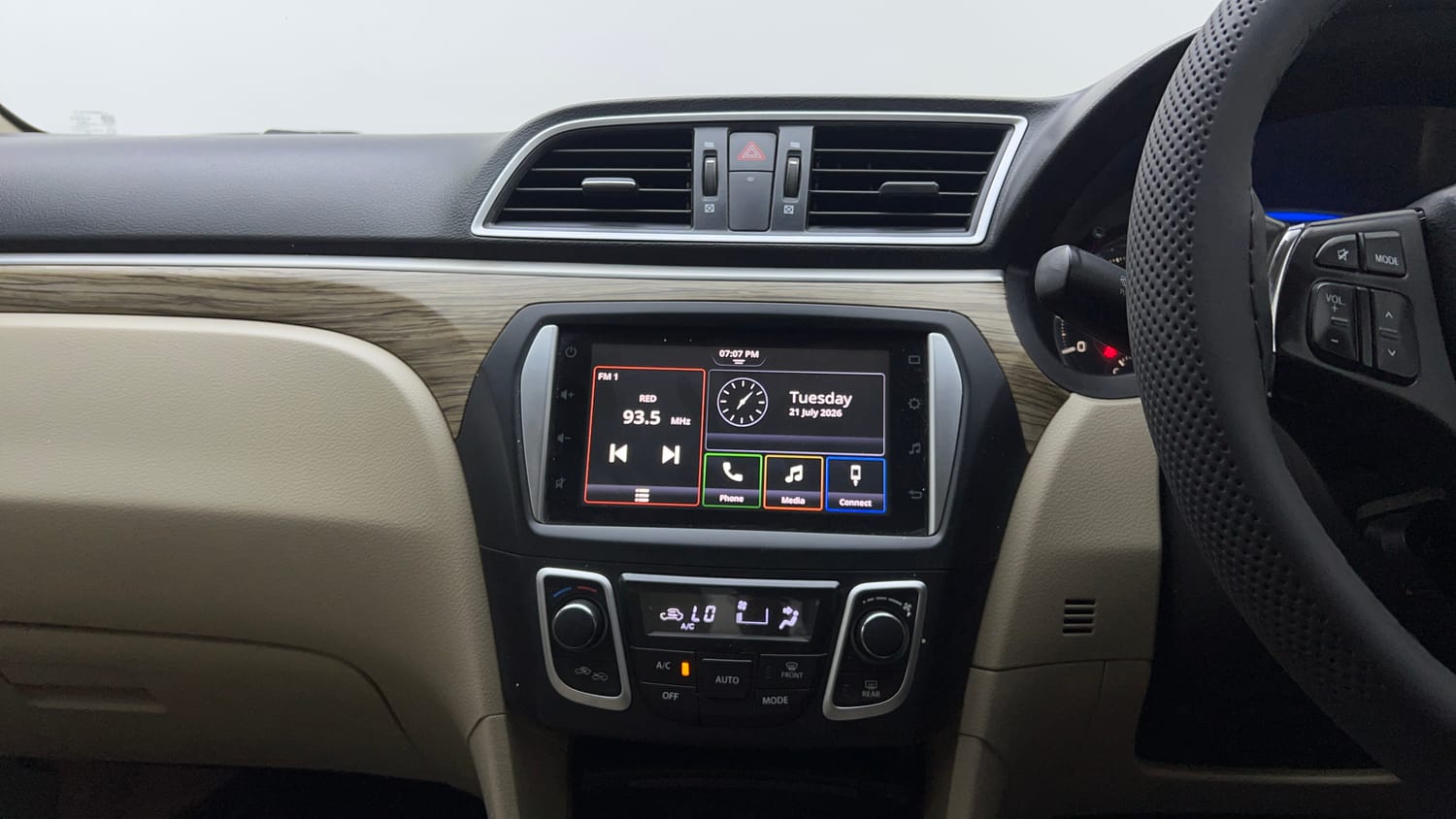Used 2021 Maruti Suzuki Ciaz Alpha 1.5 AT Petrol Automatic interior MUSIC SYSTEM & AC CONTROL VIEW