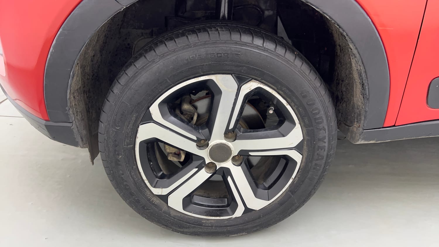 Used 2022 Tata Nexon XMA (S) Petrol Automatic tyres LEFT FRONT TYRE RIM VIEW