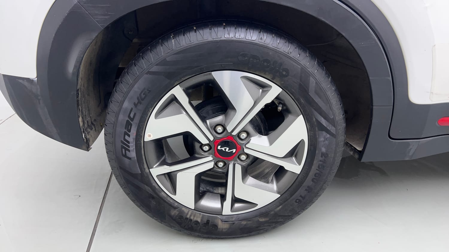 Used 2022 Kia Sonet GTX Plus 1.5 AT Diesel Automatic tyres RIGHT REAR TYRE RIM VIEW