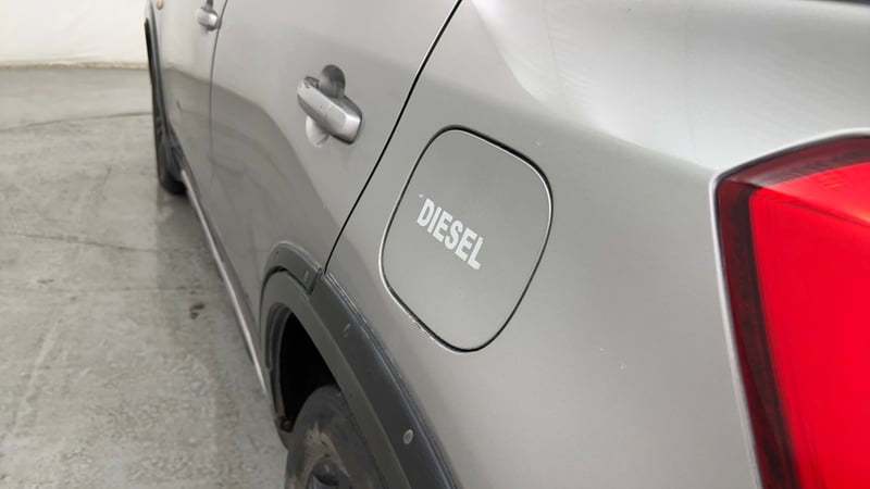 Used 2018 maruti-suzuki Vitara Brezza ZDi AGS Diesel Automatic dents MINOR SCRATCH