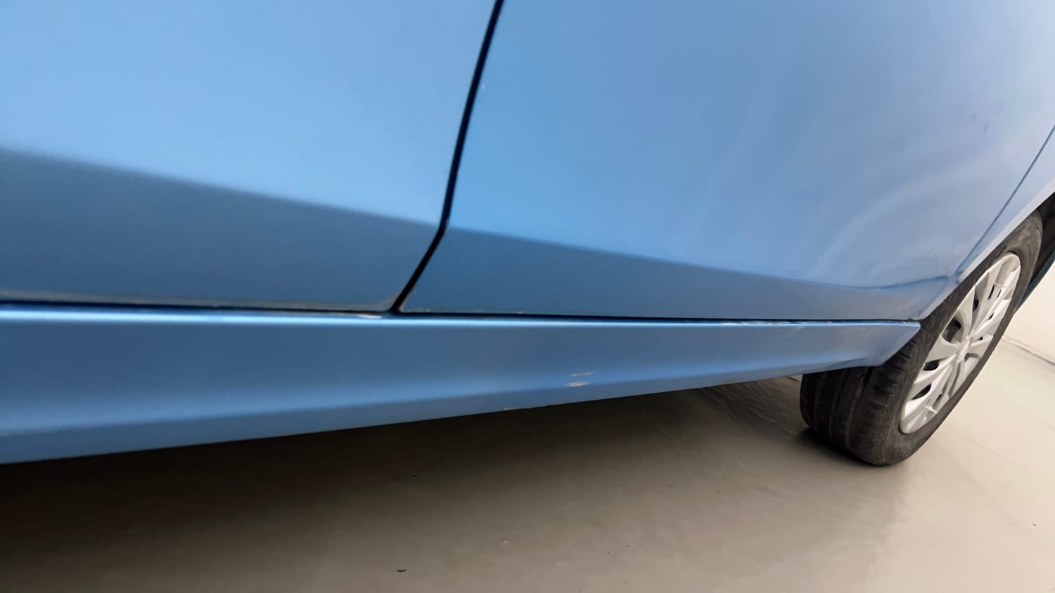 Used 2017 Tata Tiago Revotron XZ Petrol Manual dents MINOR DENT