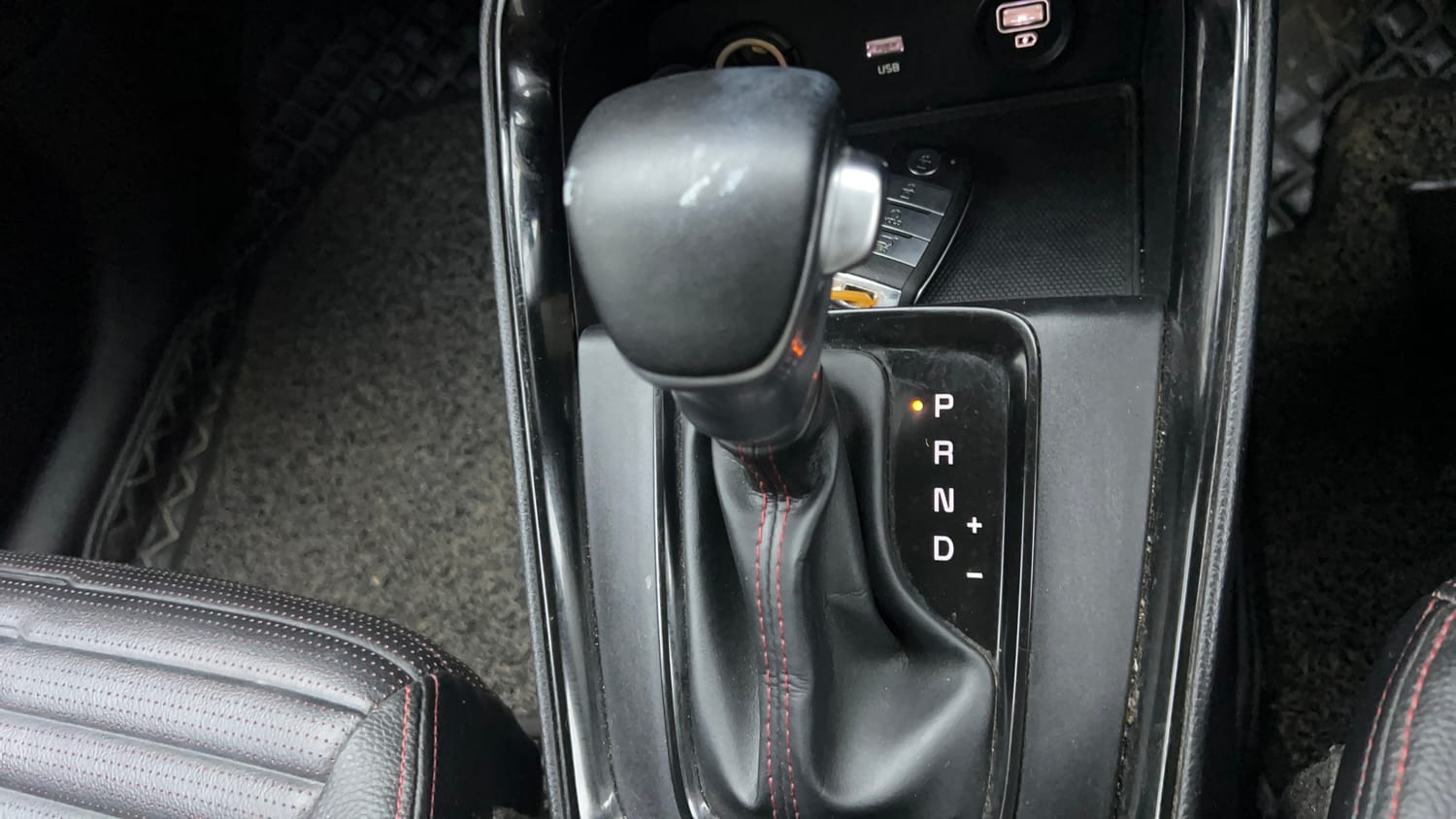Used 2022 Kia Sonet GTX Plus 1.5 AT Diesel Automatic interior GEAR  KNOB VIEW