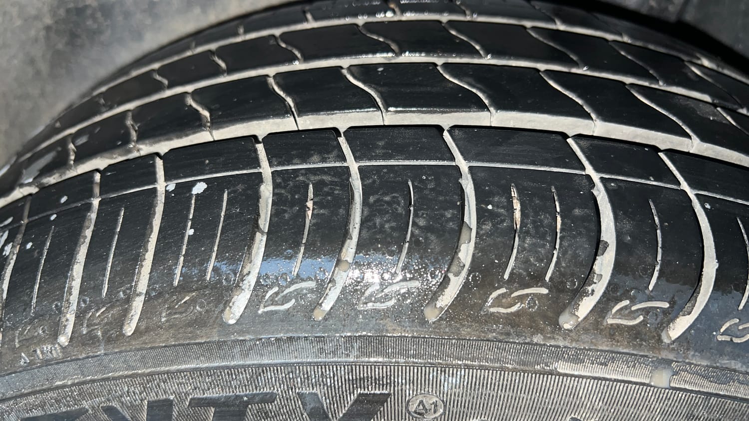 Used 2021 Maruti Suzuki Ciaz Alpha 1.5 AT Petrol Automatic tyres LEFT REAR TYRE TREAD VIEW