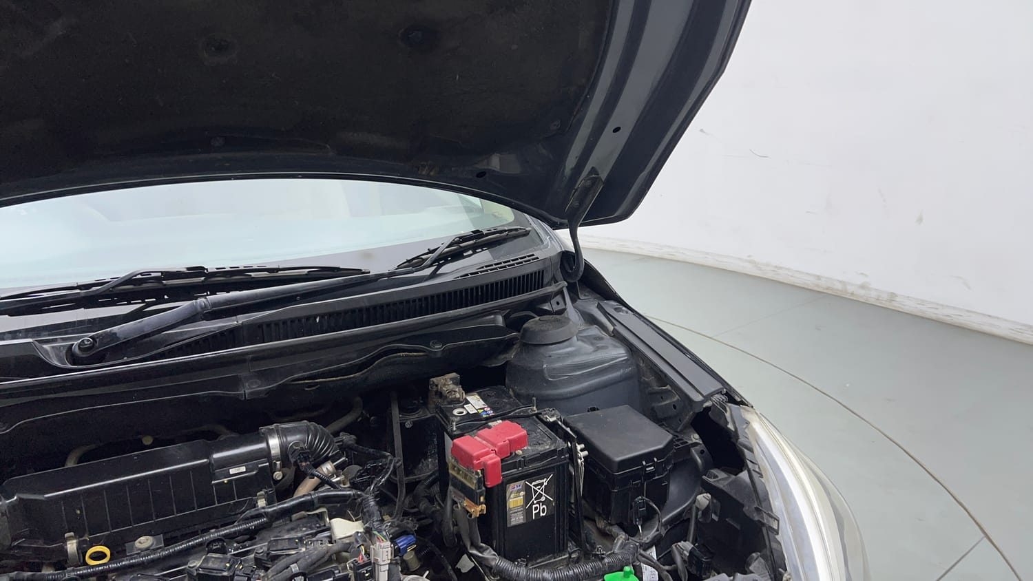 Used 2021 Maruti Suzuki Ciaz Alpha 1.5 AT Petrol Automatic engine ENGINE LEFT SIDE HINGE & APRON VIEW