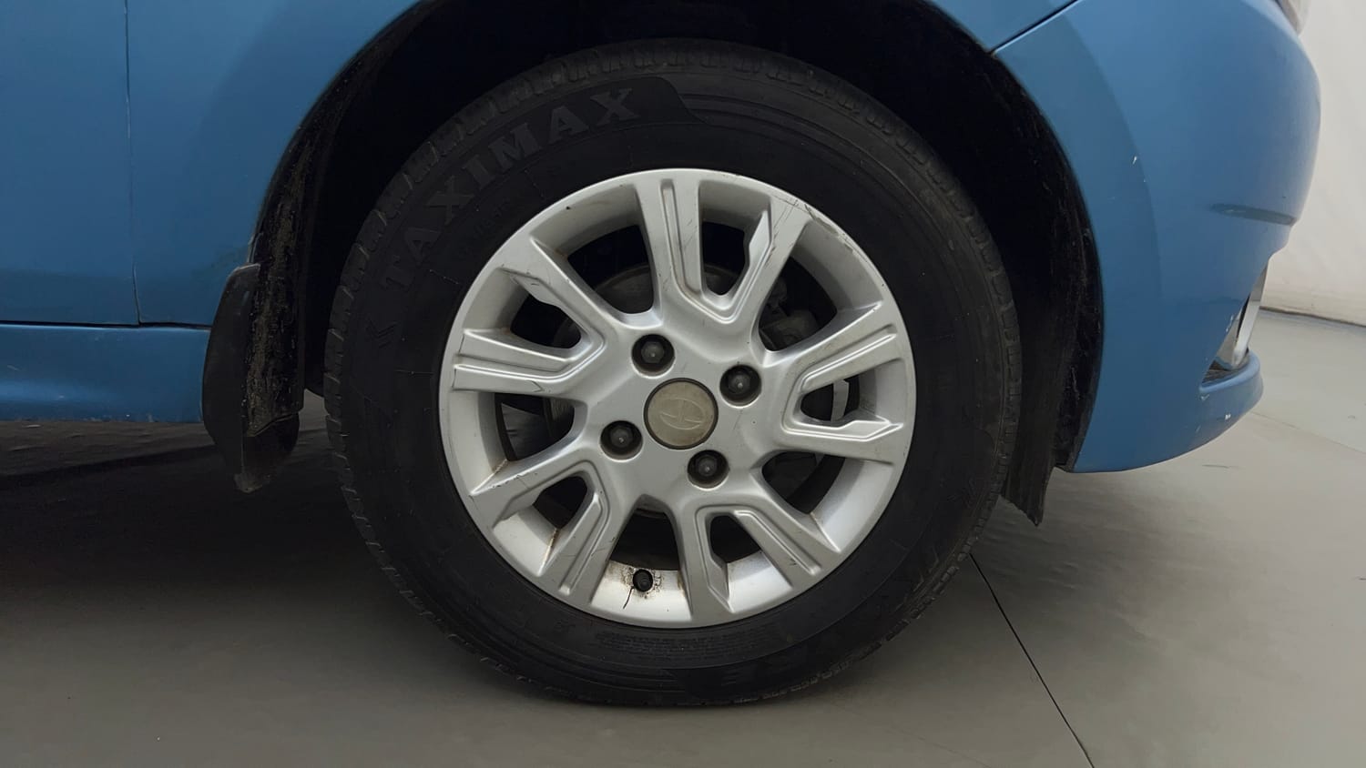 Used 2017 Tata Tigor Revotorq XZ Diesel Manual tyres RIGHT FRONT TYRE RIM VIEW