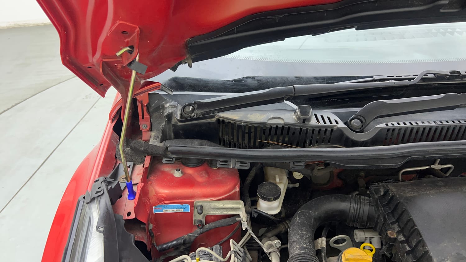 Used 2022 Tata Nexon XMA (S) Petrol Automatic engine ENGINE RIGHT SIDE HINGE & APRON VIEW