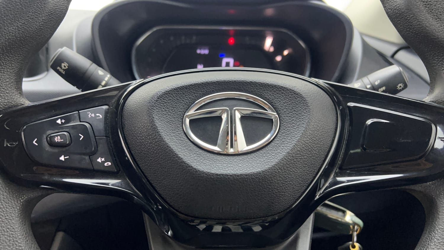Used 2022 Tata Nexon XMA (S) Petrol Automatic top_features Steering mounted controls
