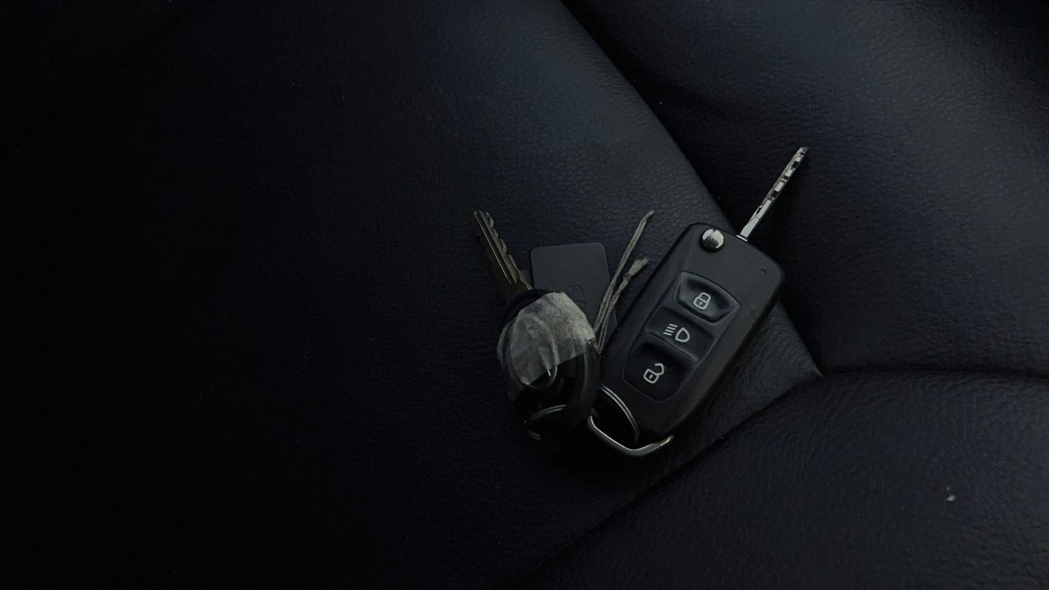 Used 2017 Tata Tiago Revotron XZ Petrol Manual extra CAR KEY VIEW