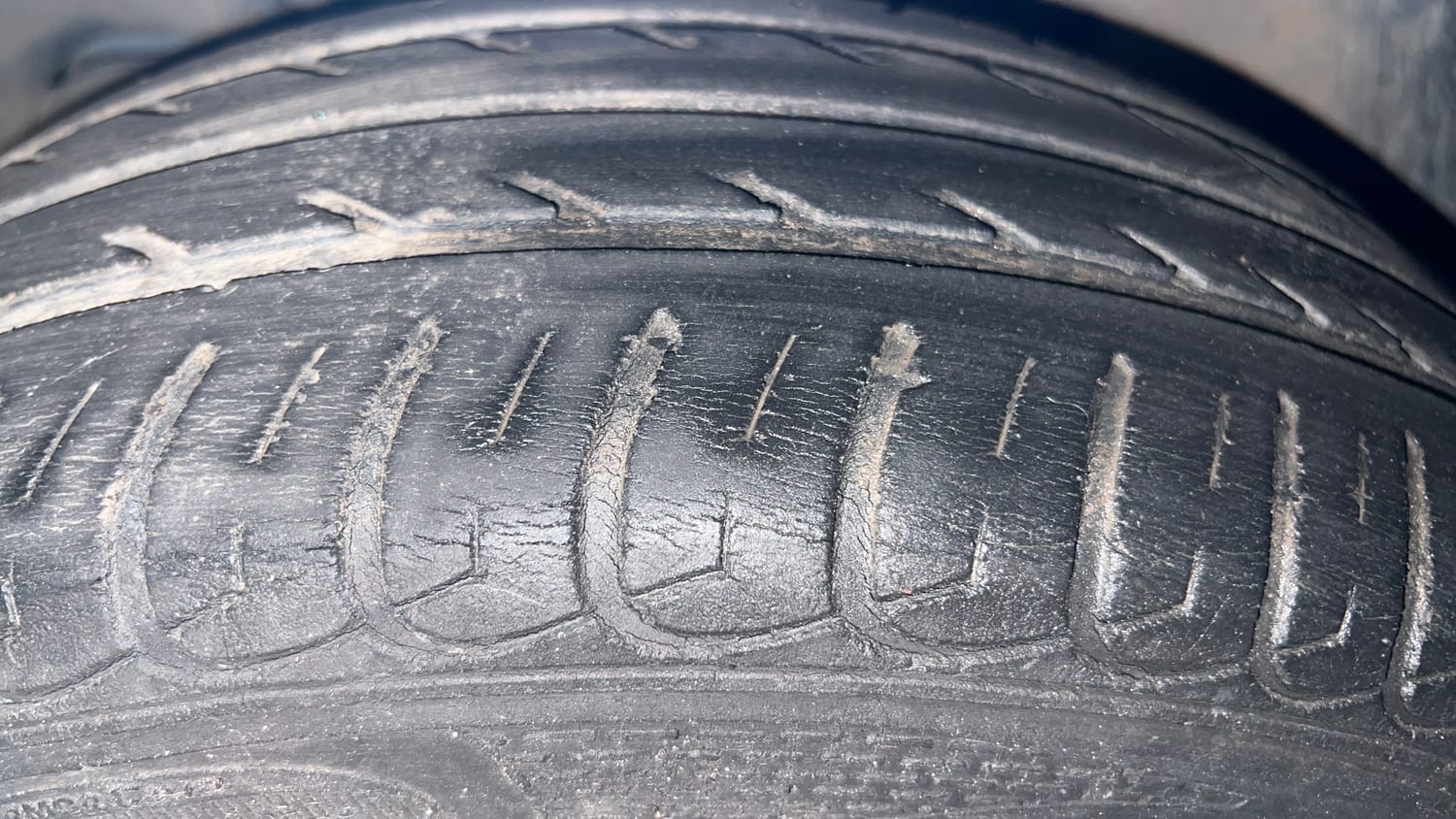 Used 2017 Tata Tiago Revotron XZ Petrol Manual tyres LEFT FRONT TYRE TREAD VIEW