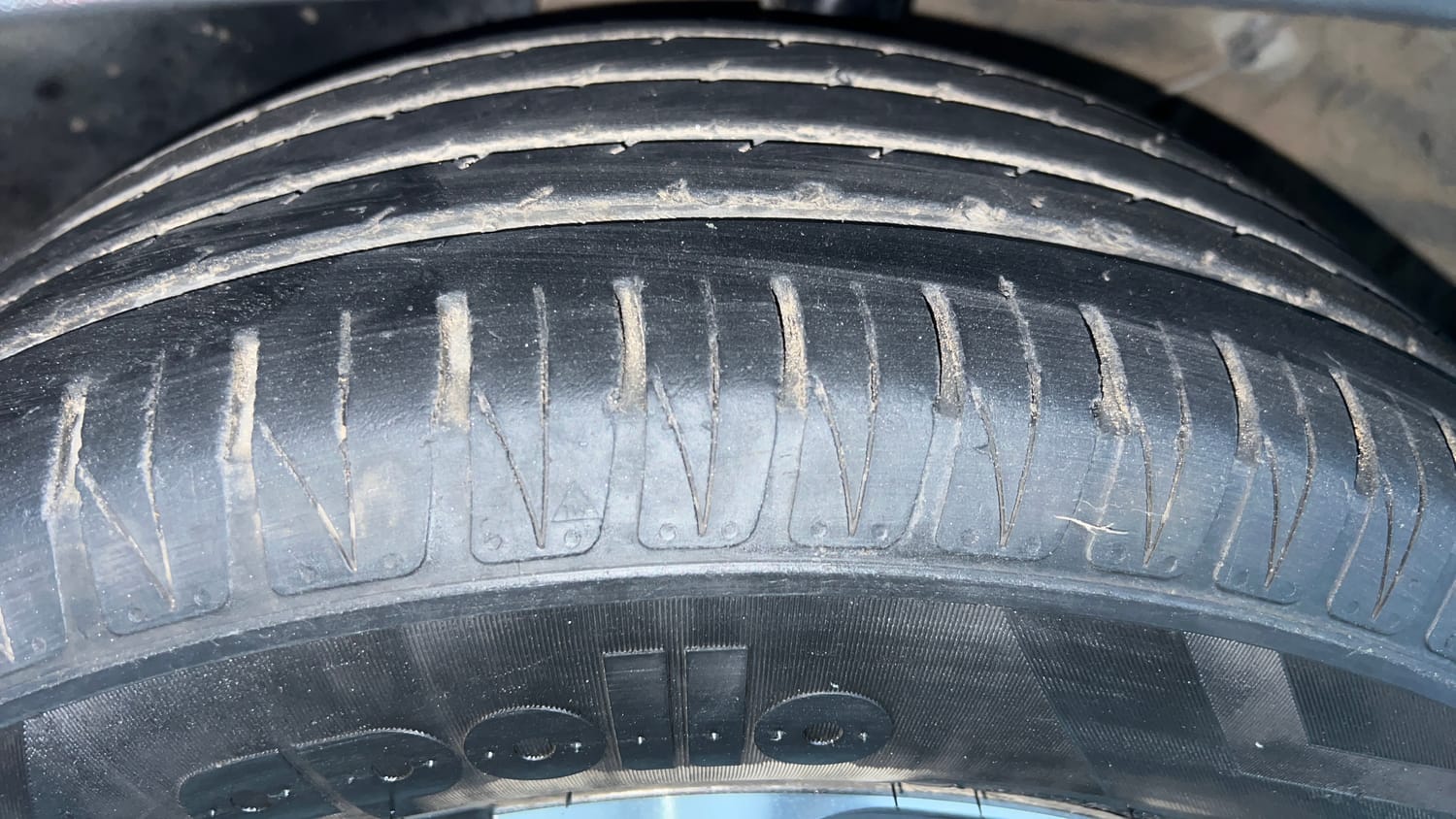 Used 2022 Kia Sonet GTX Plus 1.5 AT Diesel Automatic tyres LEFT FRONT TYRE TREAD VIEW