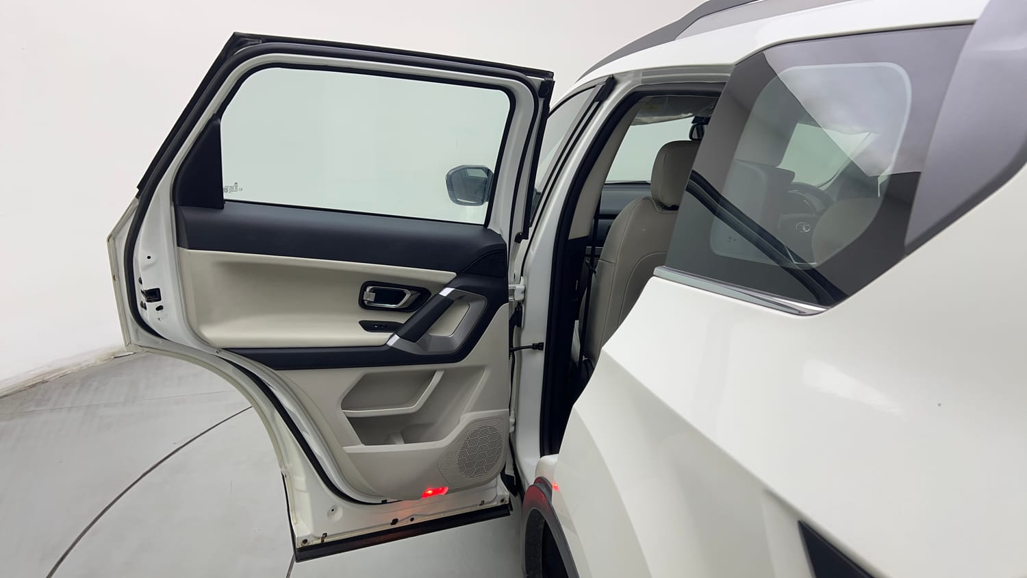2021 Tata Safari XZA Plus-22