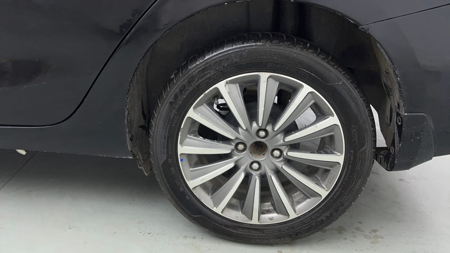 Used 2021 Maruti Suzuki Ciaz Alpha 1.5 AT Petrol Automatic tyres LEFT REAR TYRE RIM VIEW