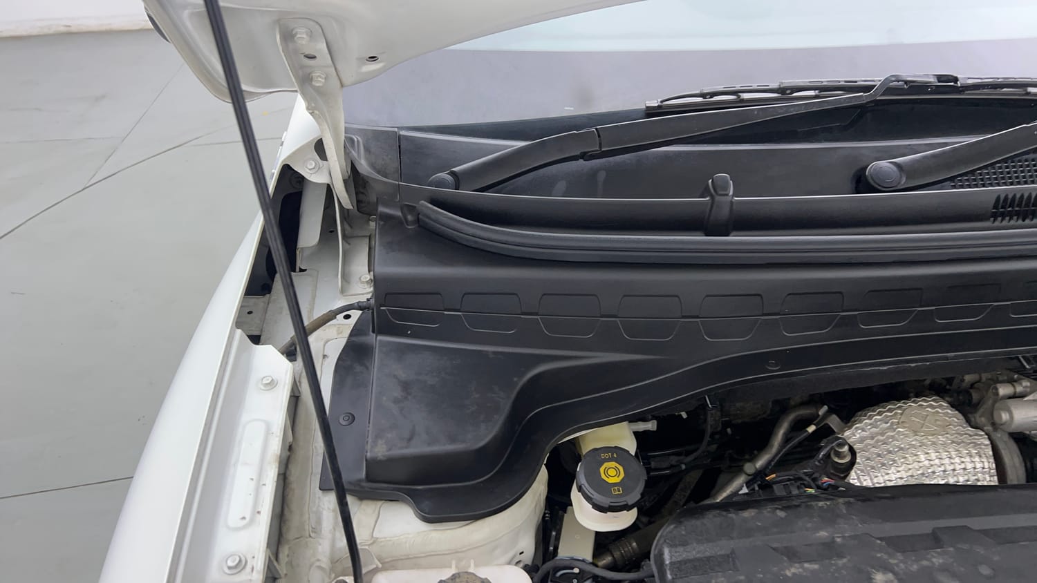 Used 2022 Kia Sonet GTX Plus 1.5 AT Diesel Automatic engine ENGINE RIGHT SIDE HINGE & APRON VIEW