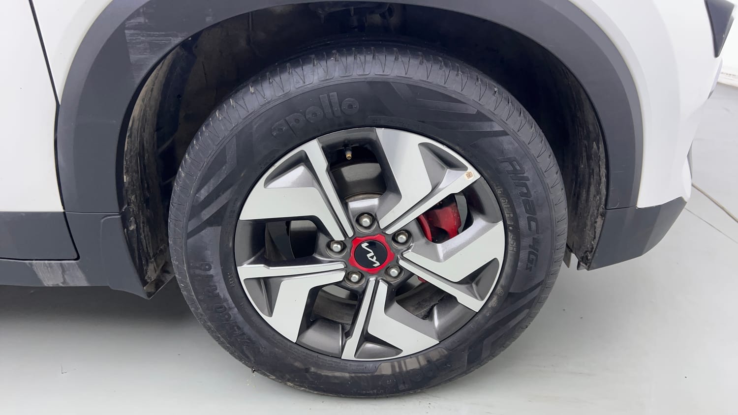 Used 2022 Kia Sonet GTX Plus 1.5 AT Diesel Automatic tyres RIGHT FRONT TYRE RIM VIEW