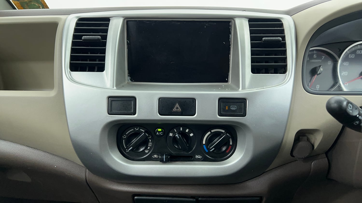 Used 2012 Maruti Suzuki Estilo VXi BS-IV Petrol Manual interior MUSIC SYSTEM & AC CONTROL VIEW