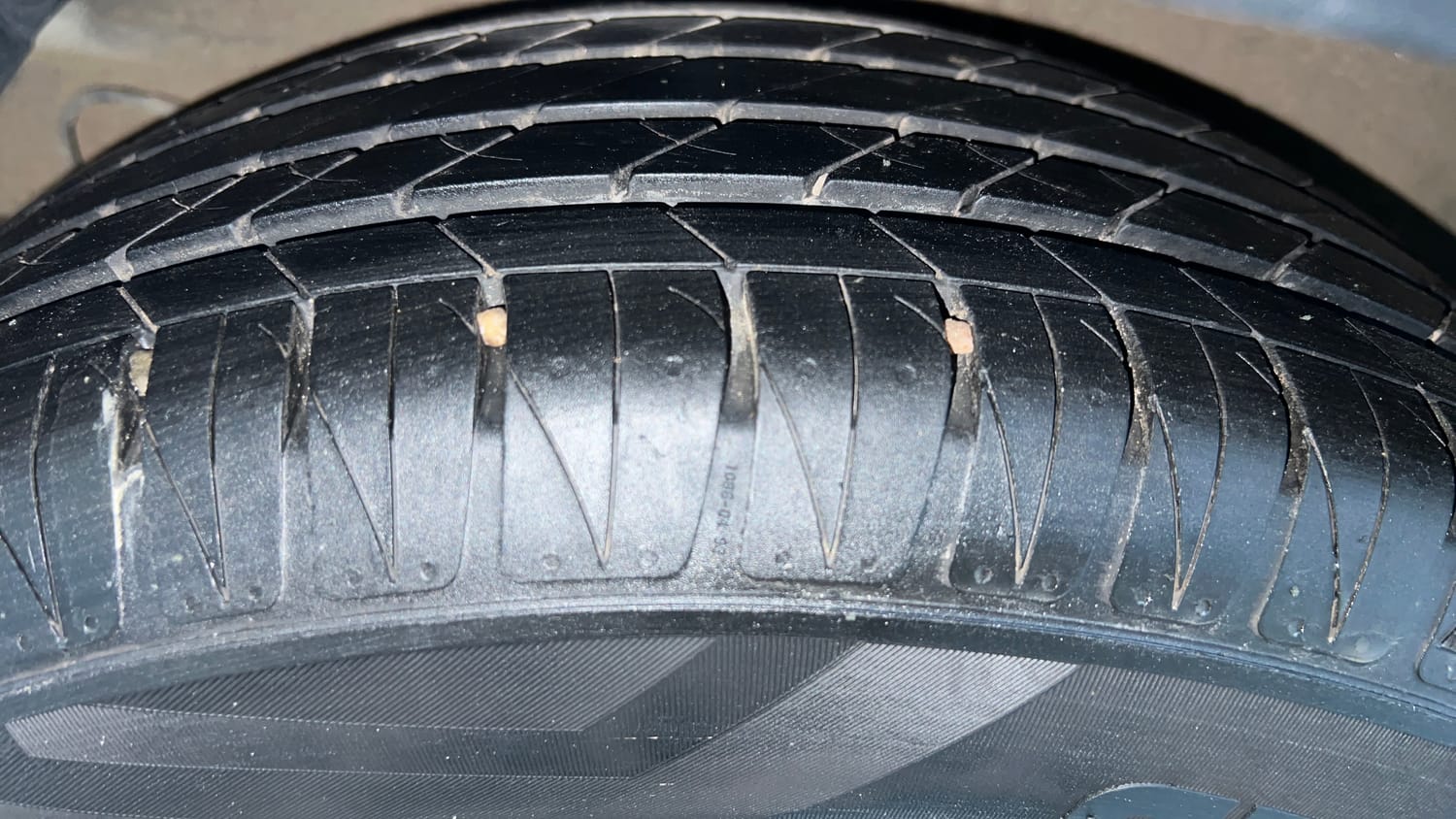 Used 2022 Kia Sonet GTX Plus 1.5 AT Diesel Automatic tyres RIGHT REAR TYRE TREAD VIEW