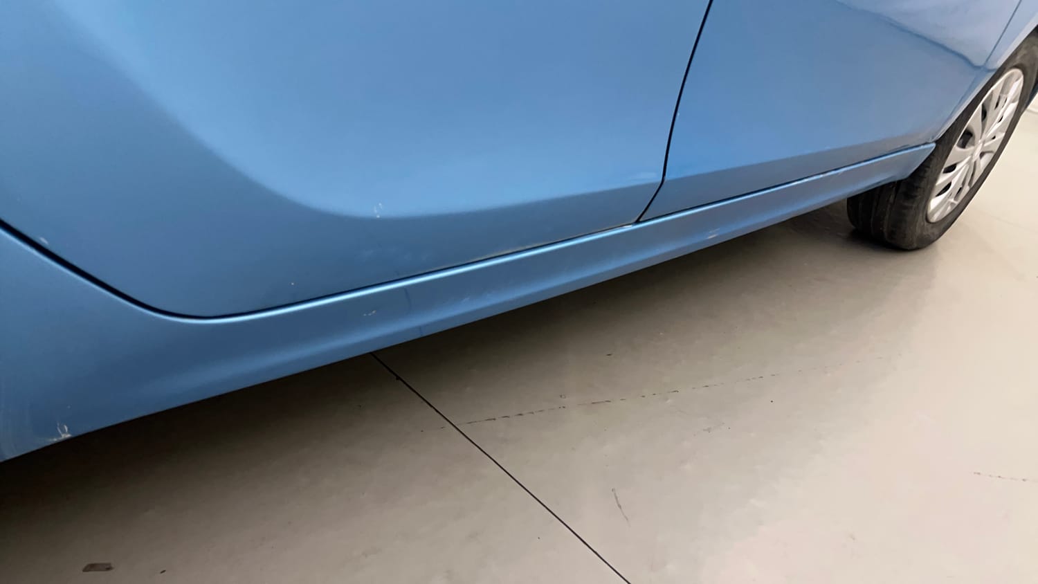 Used 2017 Tata Tiago Revotron XZ Petrol Manual dents MINOR SCRATCH