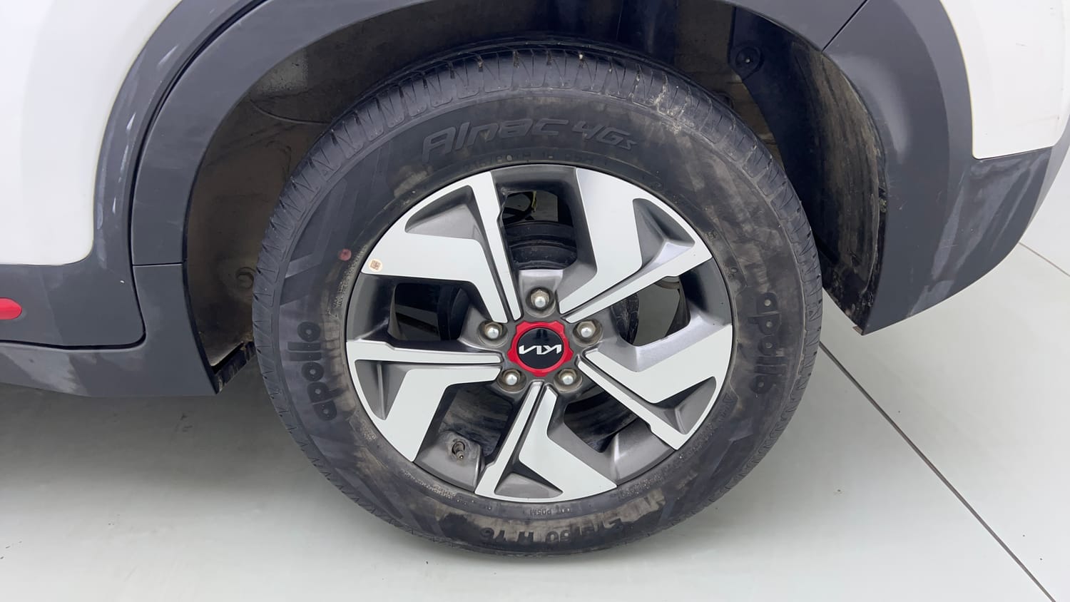 Used 2022 Kia Sonet GTX Plus 1.5 AT Diesel Automatic tyres LEFT REAR TYRE RIM VIEW