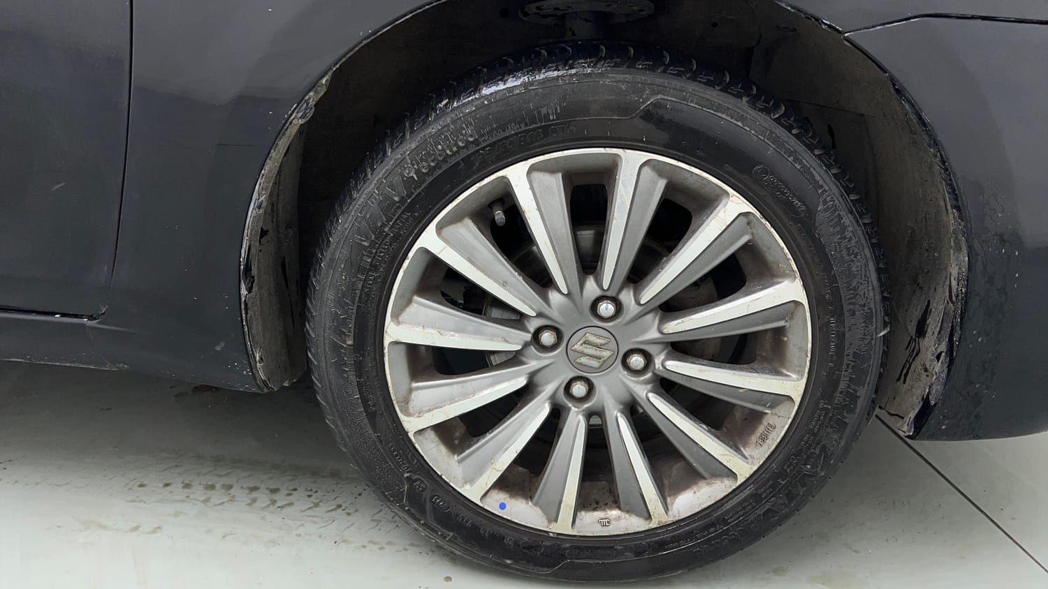 Used 2021 Maruti Suzuki Ciaz Alpha 1.5 AT Petrol Automatic tyres RIGHT FRONT TYRE RIM VIEW
