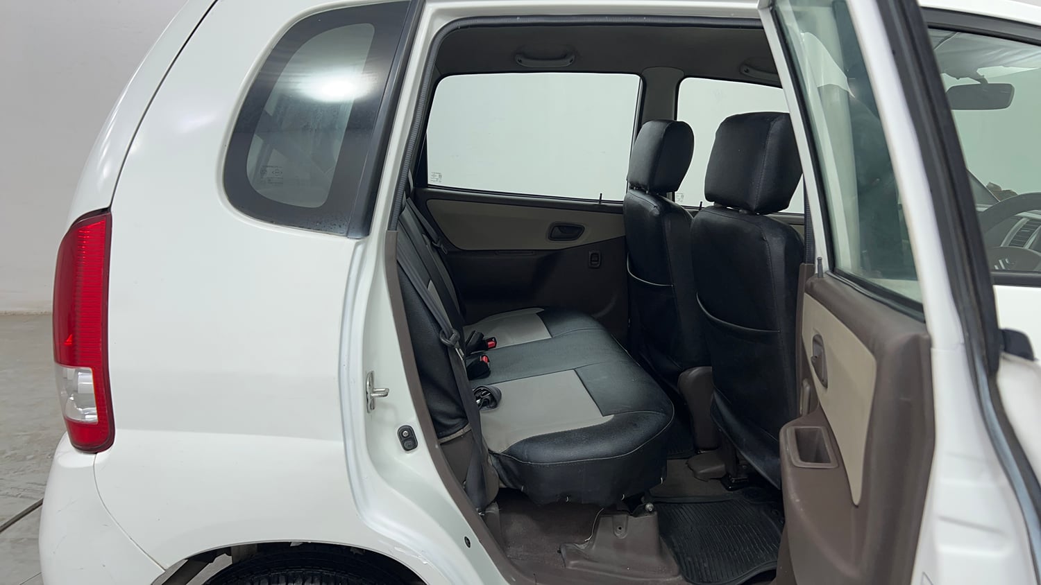 Used 2012 Maruti Suzuki Estilo VXi BS-IV Petrol Manual interior RIGHT SIDE REAR DOOR CABIN VIEW