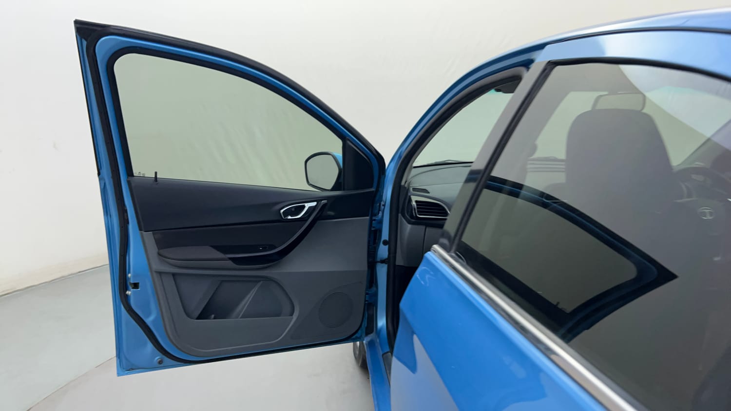 Used 2017 Tata Tigor Revotorq XZ Diesel Manual interior LEFT FRONT DOOR OPEN VIEW