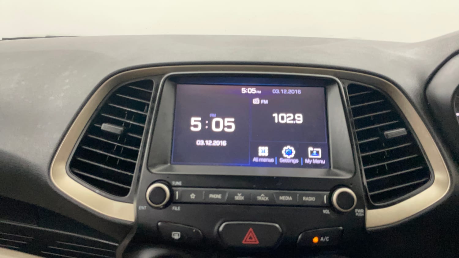 Used 2019 Hyundai Santro Sportz Petrol Manual top_features Integrated (in-dash) music system