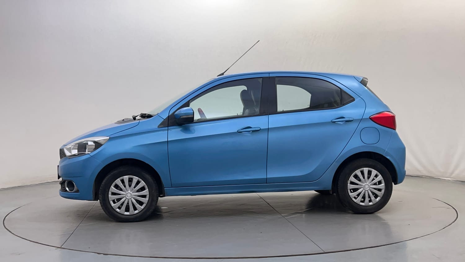 Used 2017 Tata Tiago Revotron XZ Petrol Manual exterior LEFT SIDE VIEW