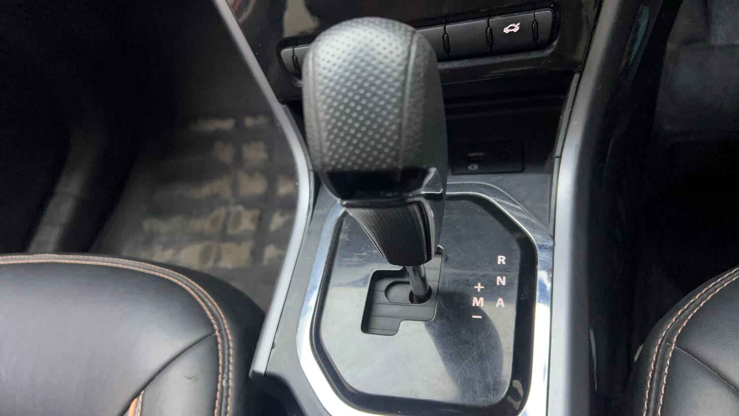 Used 2022 Tata Nexon XMA (S) Petrol Automatic interior GEAR  KNOB VIEW