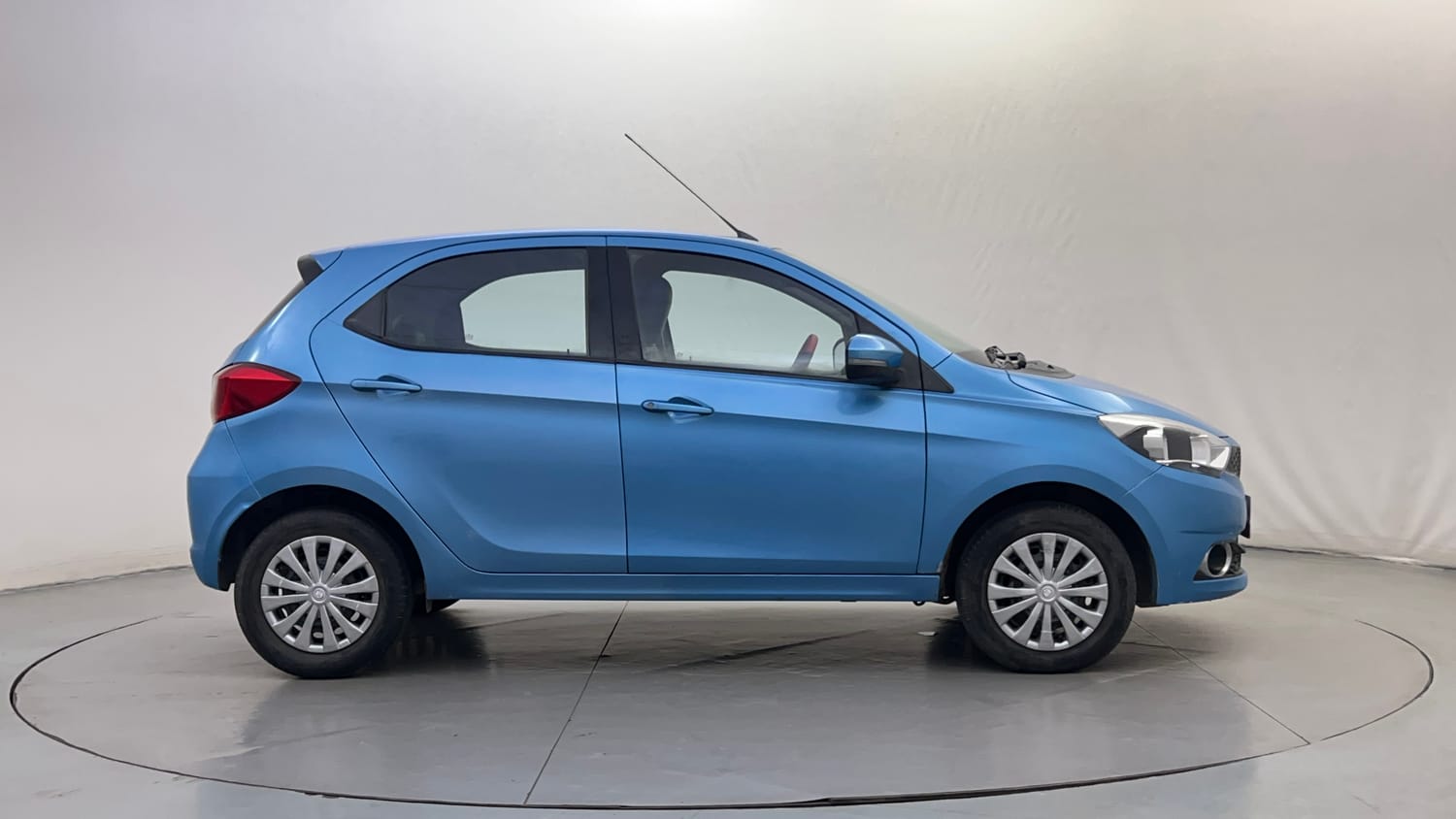 Used 2017 Tata Tiago Revotron XZ Petrol Manual exterior RIGHT SIDE VIEW